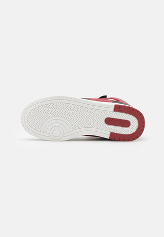 Levis Block White-Red (Virv0013t)