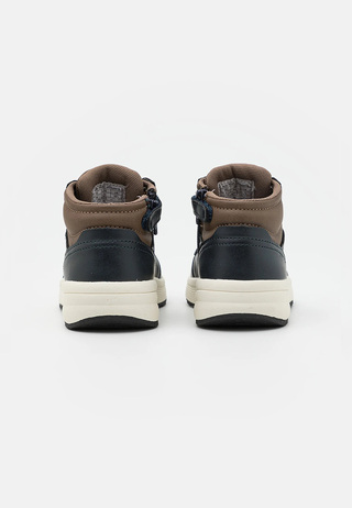 Levis New Peak (VPEA0002S-0040)