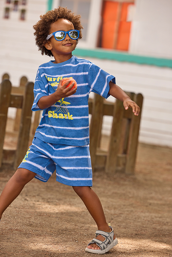 boy with elsaki clothes